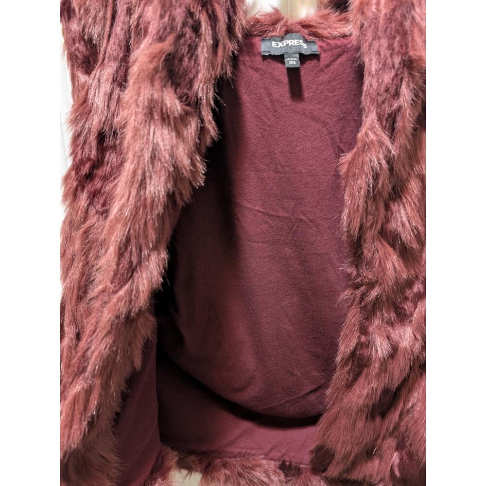 Express Vest Faux Fur Womens M/L Burgundy Sculpted Vest Fashion Outerwear - Picture 3 of 10